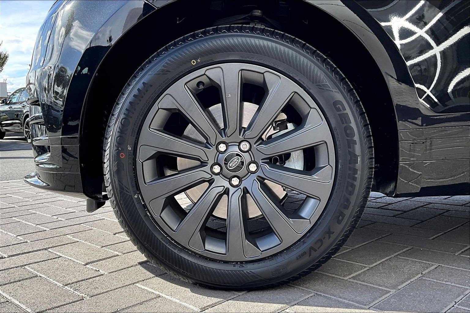 Used 2023 Land Rover Range Rover Velar R-Dynamic S image 9