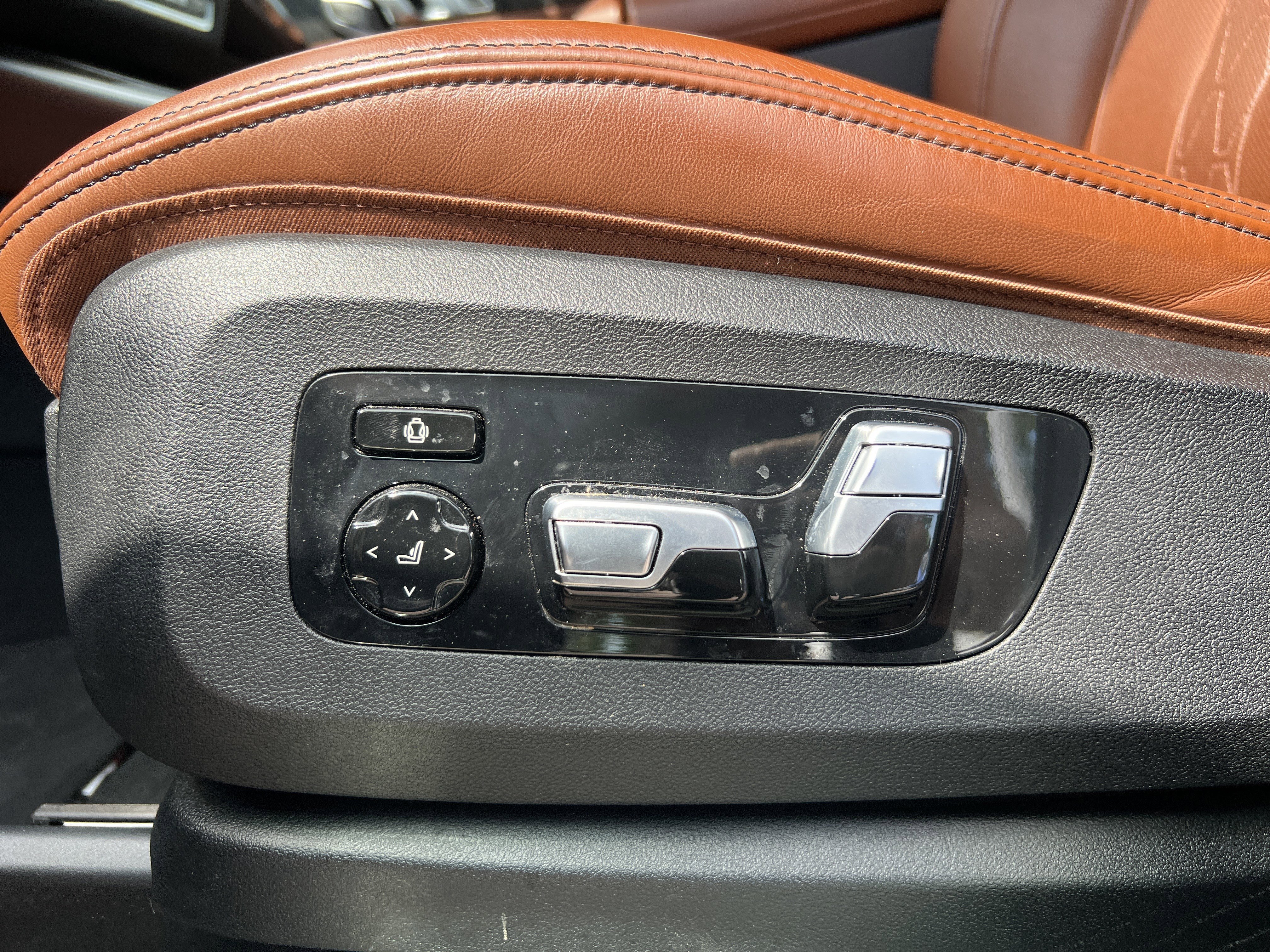 Certified 2022 BMW X5 xDrive40i w/ M Sport Package AWD/4WD image 38