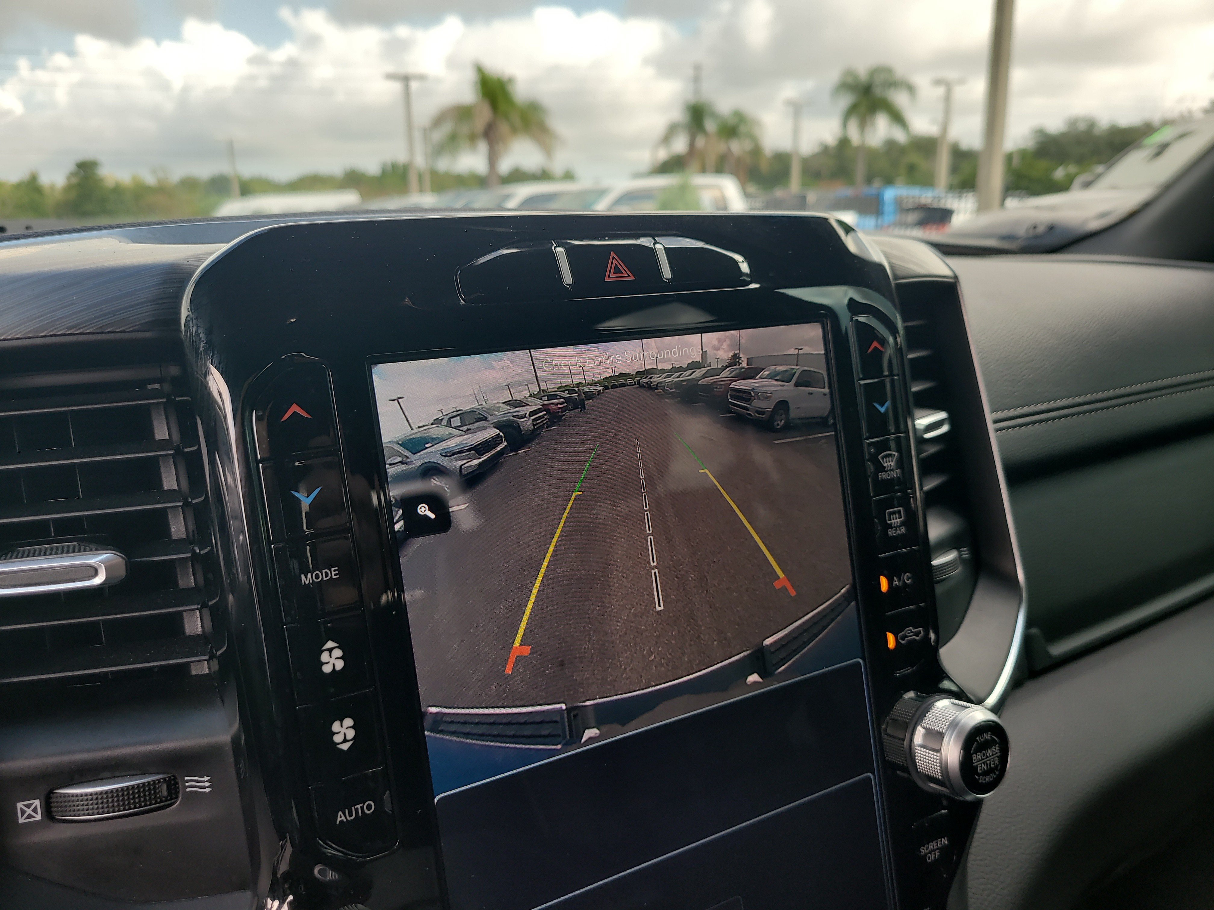 Used 2024 RAM 1500 Laramie AWD/4WD image 23