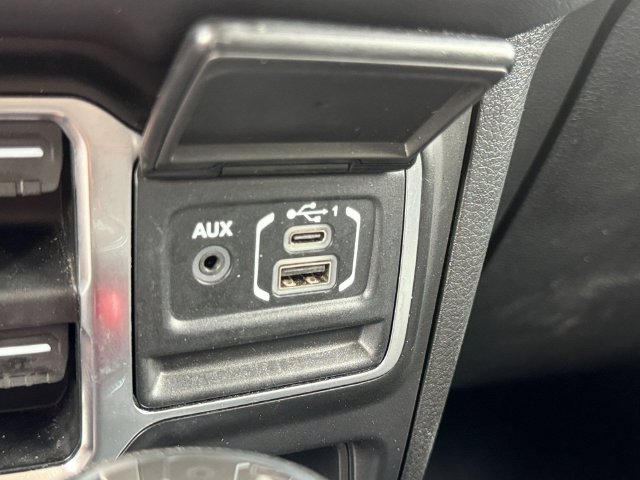 Used 2026 Jeep Wrangler Unlimited Sahara AWD/4WD image 23