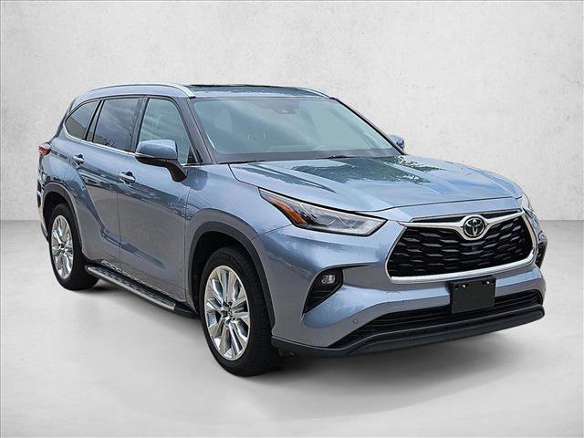Used 2022 Toyota Highlander Limited FWD image 3