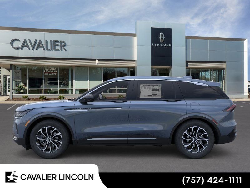 Used 2026 Lincoln Nautilus Premier AWD/4WD image 3