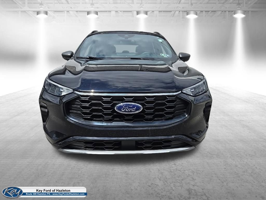 Used 2023 Ford Escape ST-Line w/ Tech Pack #1 AWD/4WD image 2