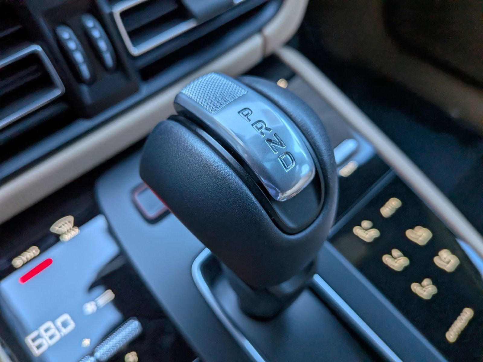 Certified 2025 Porsche Macan image 20