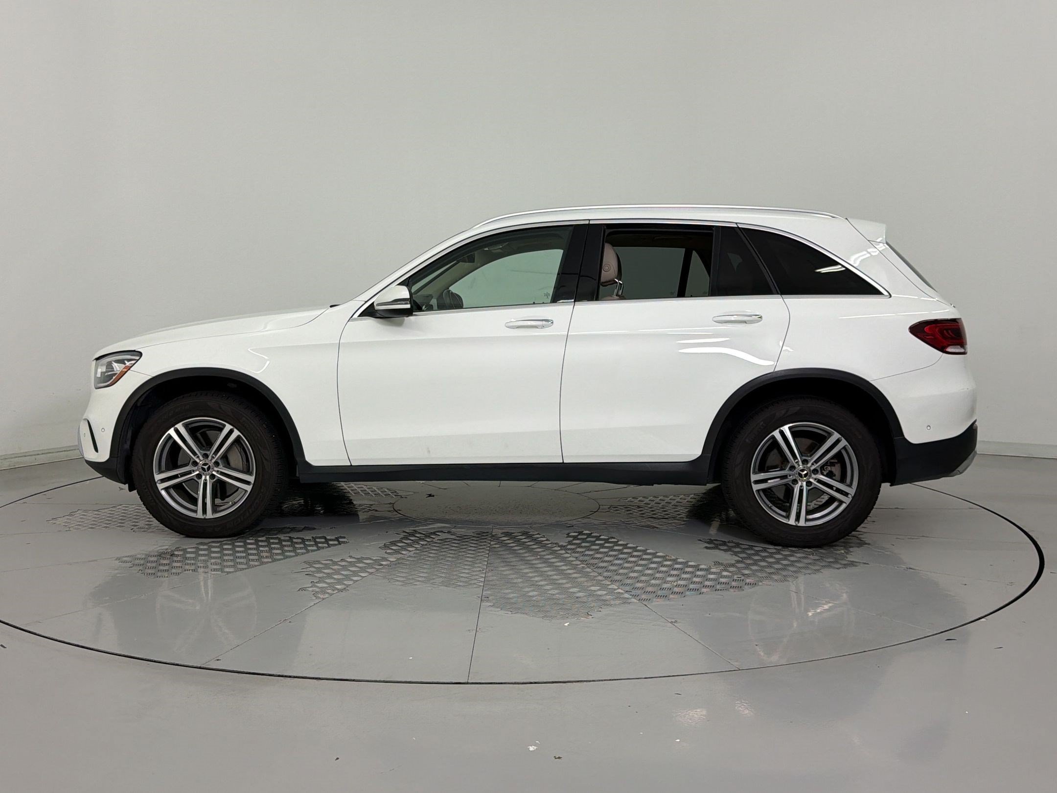 Used 2021 Mercedes-Benz GLC 300 image 2