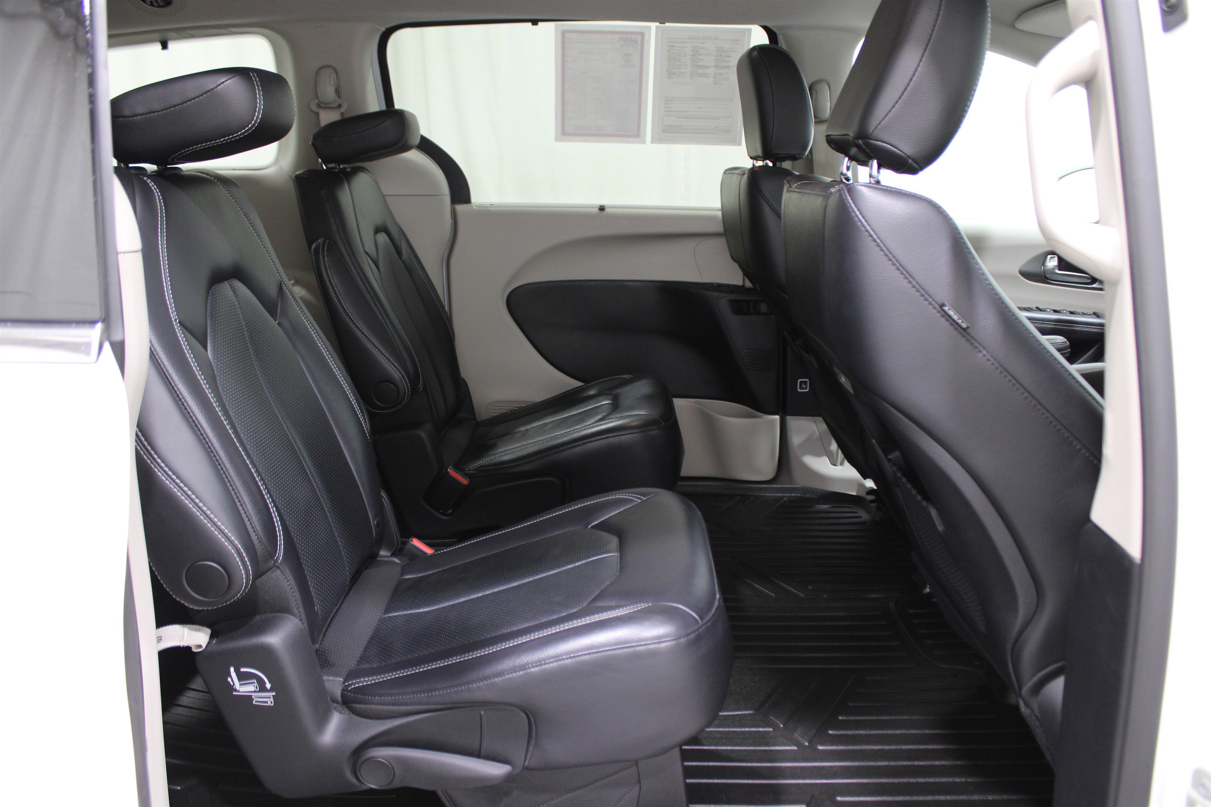 Used 2022 Chrysler Pacifica Touring-L image 29