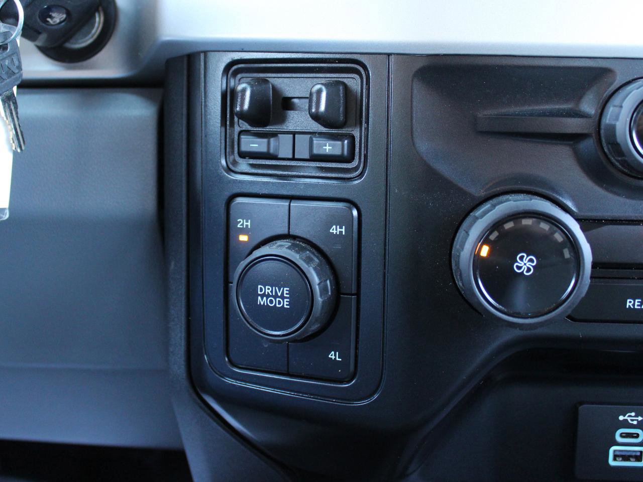 Used 2025 Ford F350 XL w/ XL Chrome Package image 32