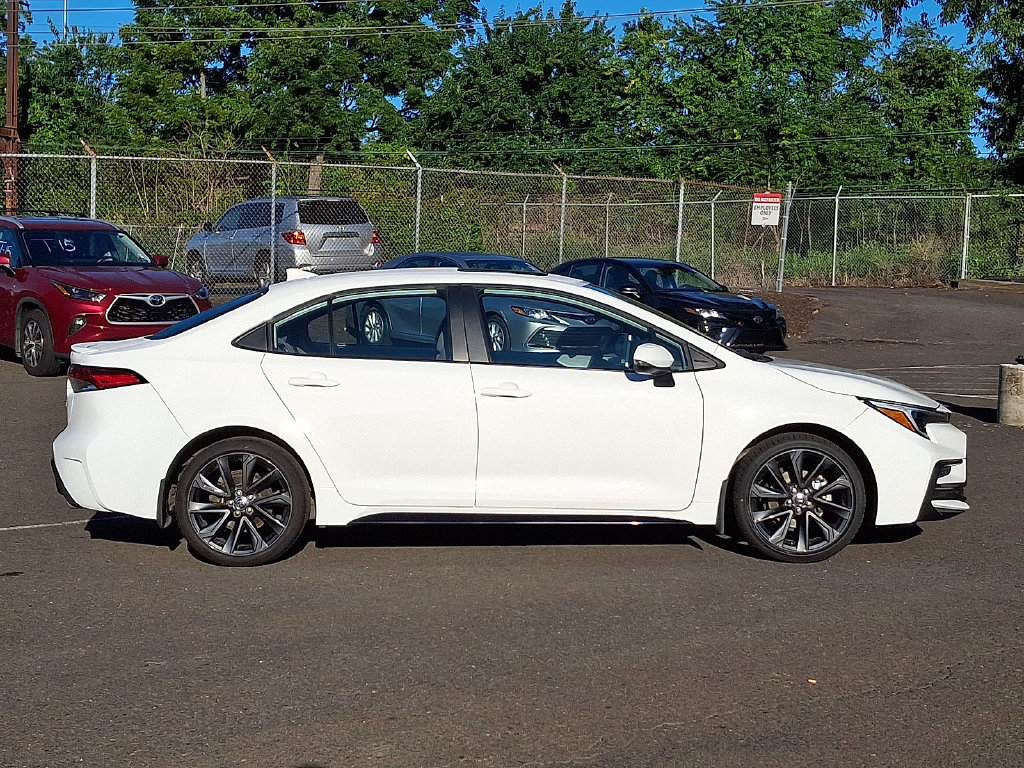 Certified 2025 Toyota Corolla SE w/ SE Premium Package FWD image 33