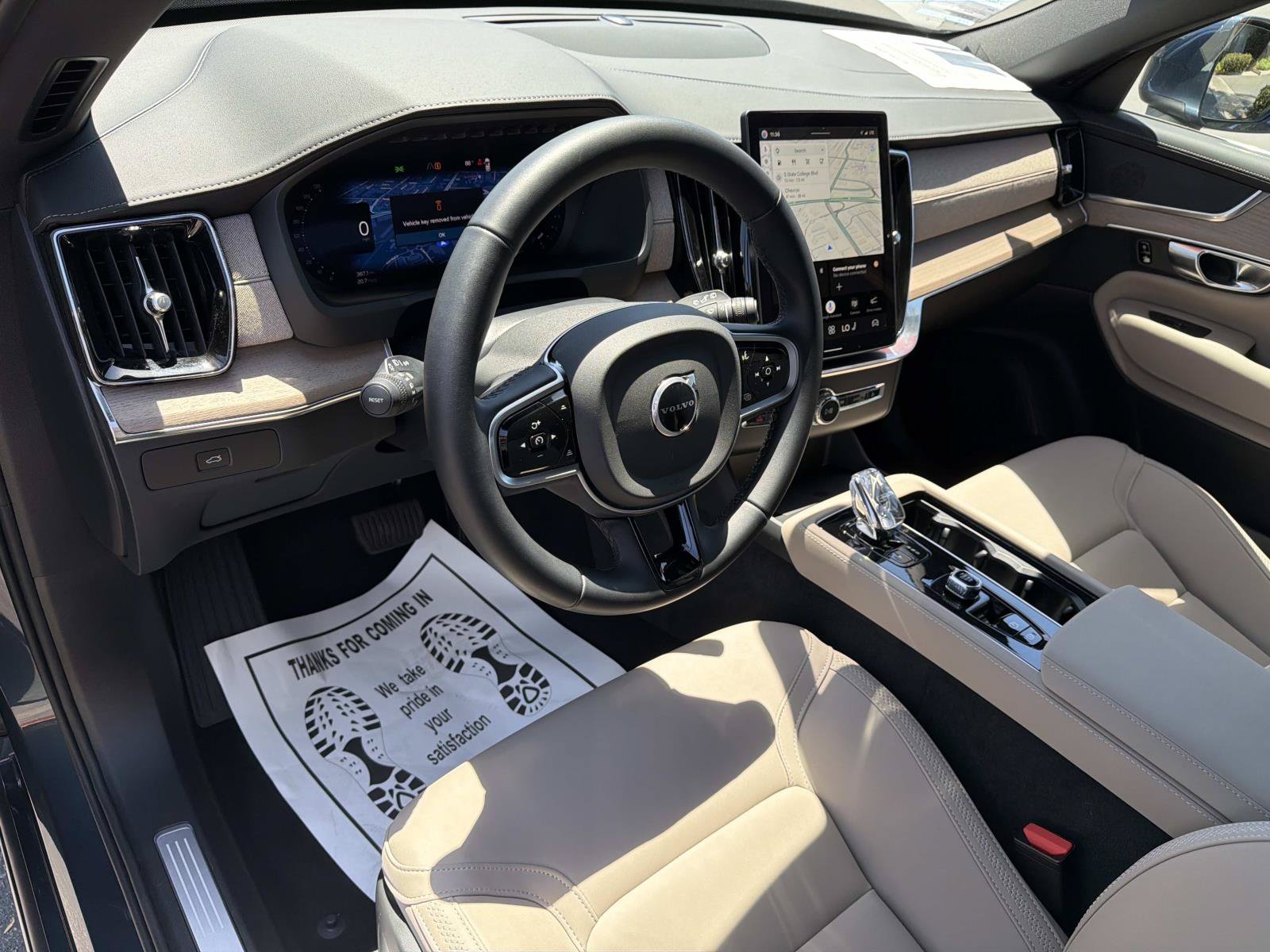 Used 2026 Volvo XC90 B6 Core AWD/4WD image 9