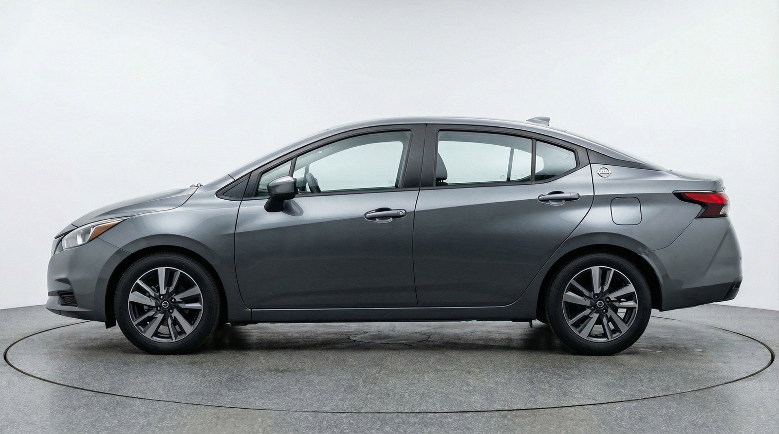 Used 2025 Nissan Versa SV image 5