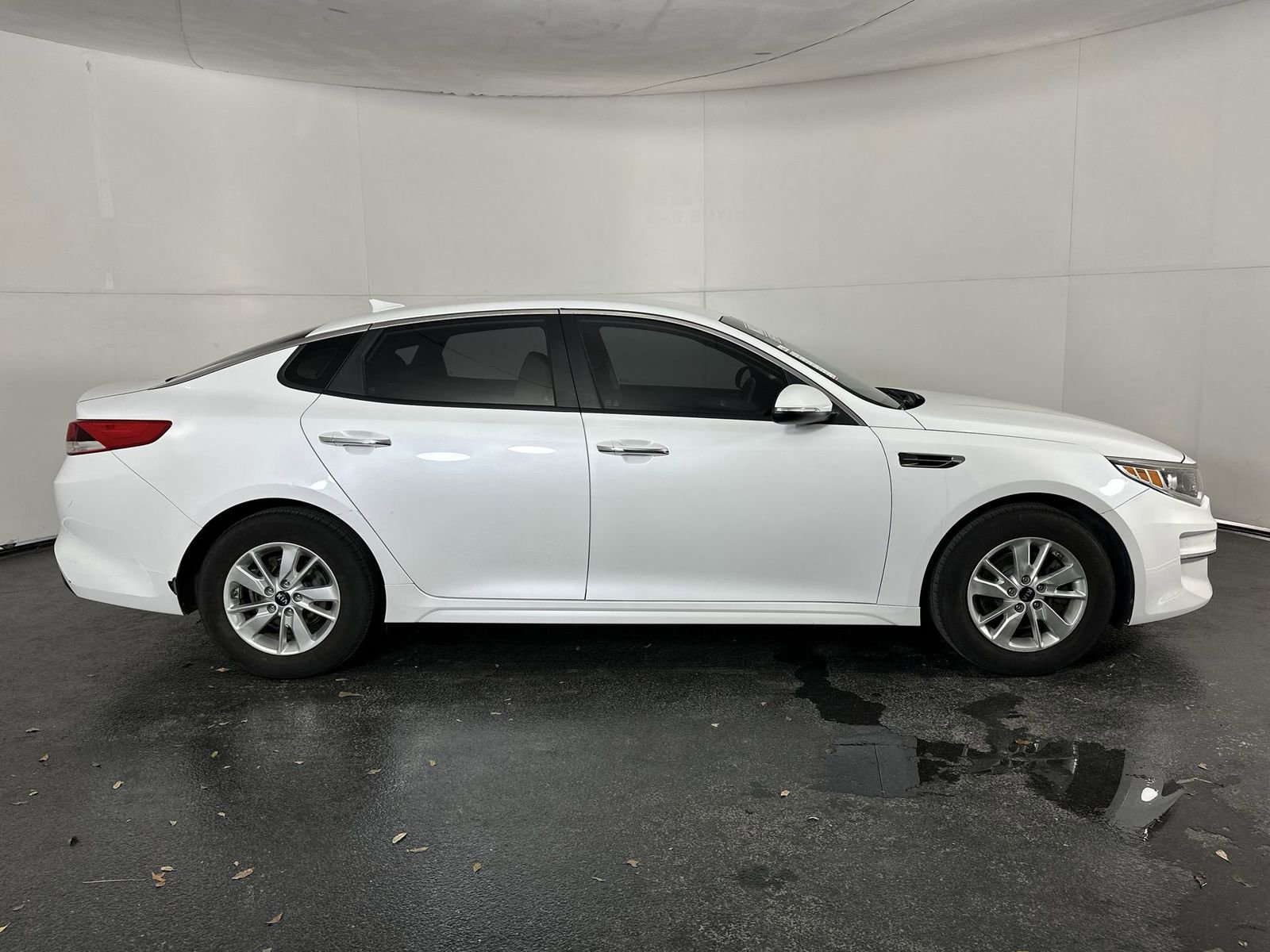 Used 2017 Kia Optima LX image 13
