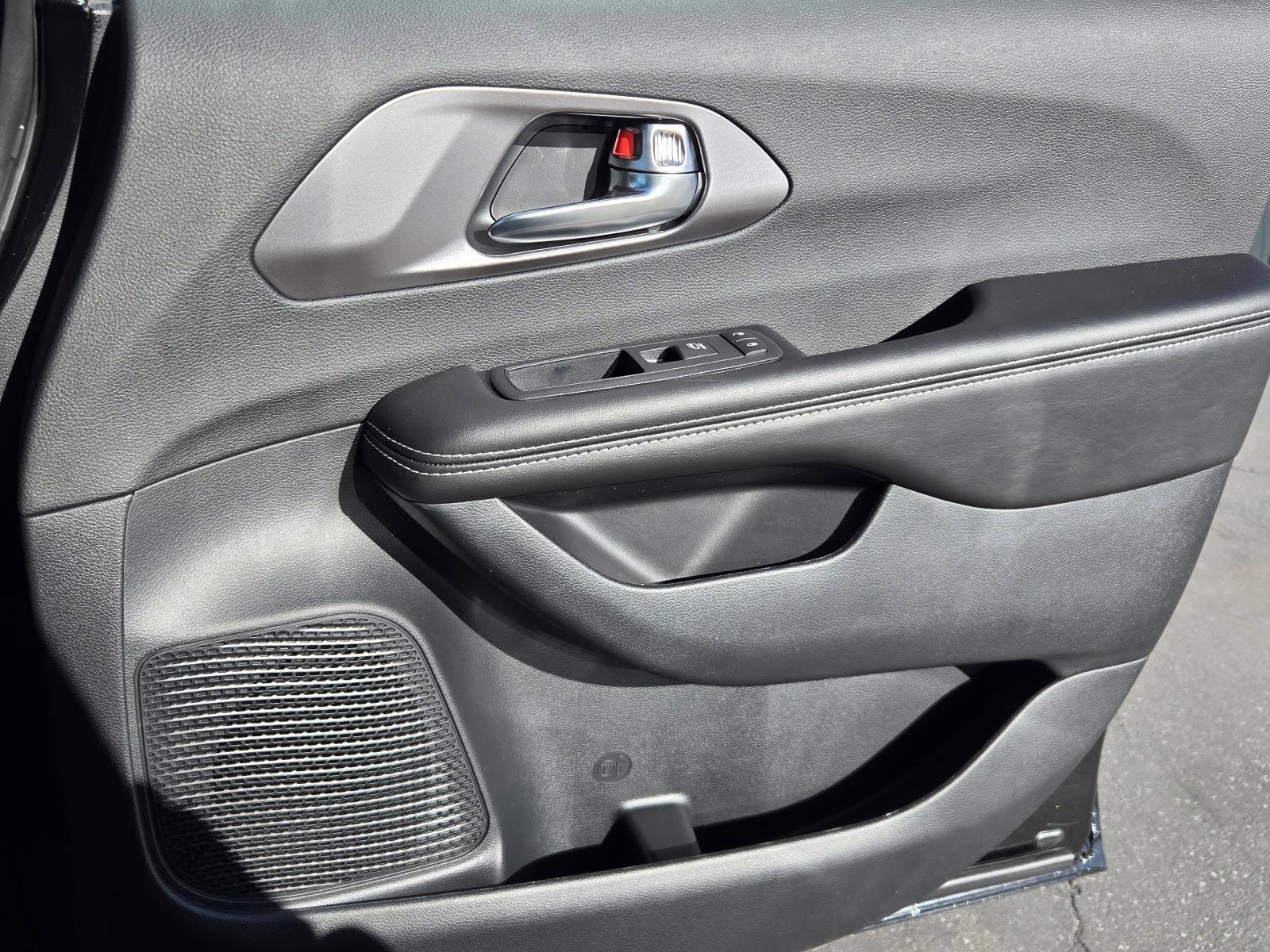 New 2026 Chrysler Pacifica Select w/ S Appearance Package image 33