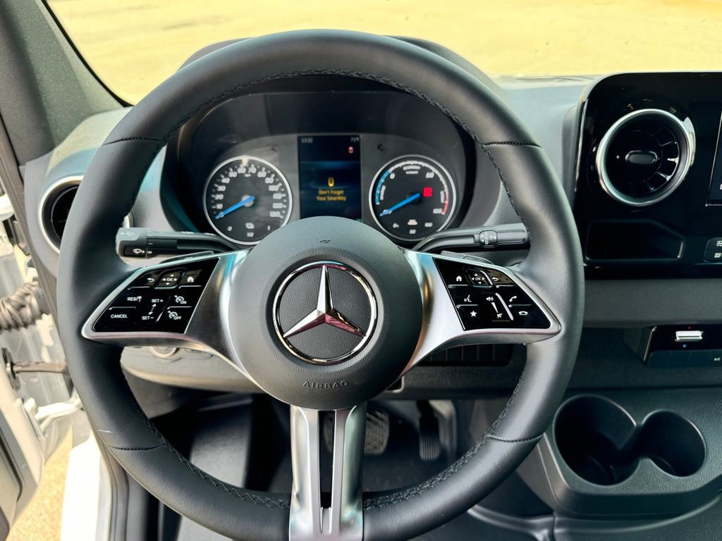 Used 2024 Mercedes-Benz eSprinter 170 Cargo image 20