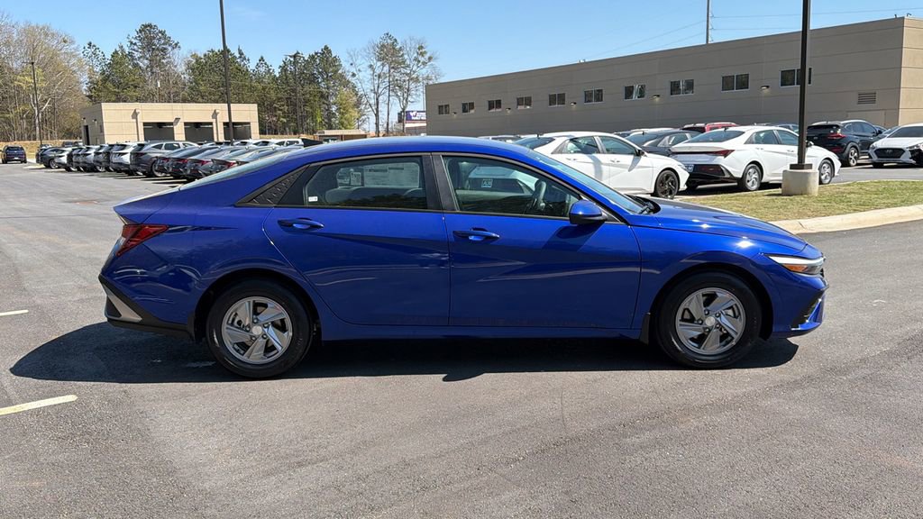 New 2026 Hyundai Elantra SE video 4