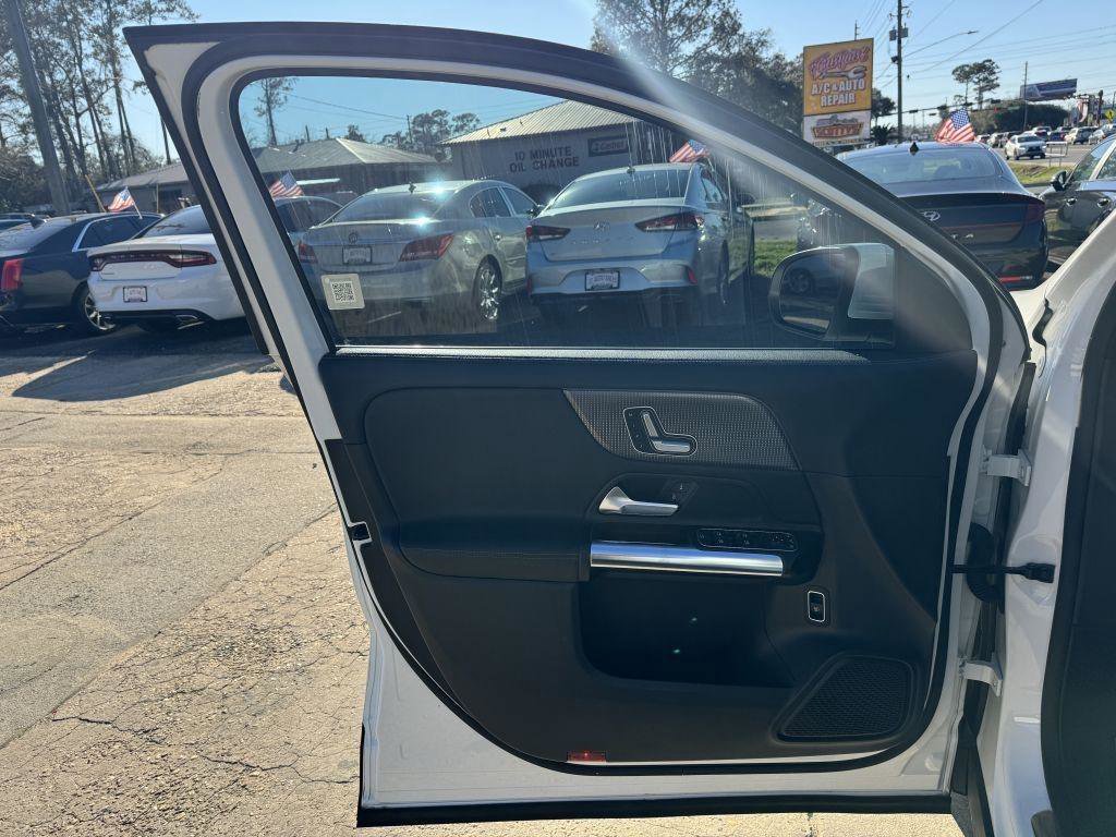 Used 2021 Mercedes-Benz GLA 250 w/ Premium Package image 12