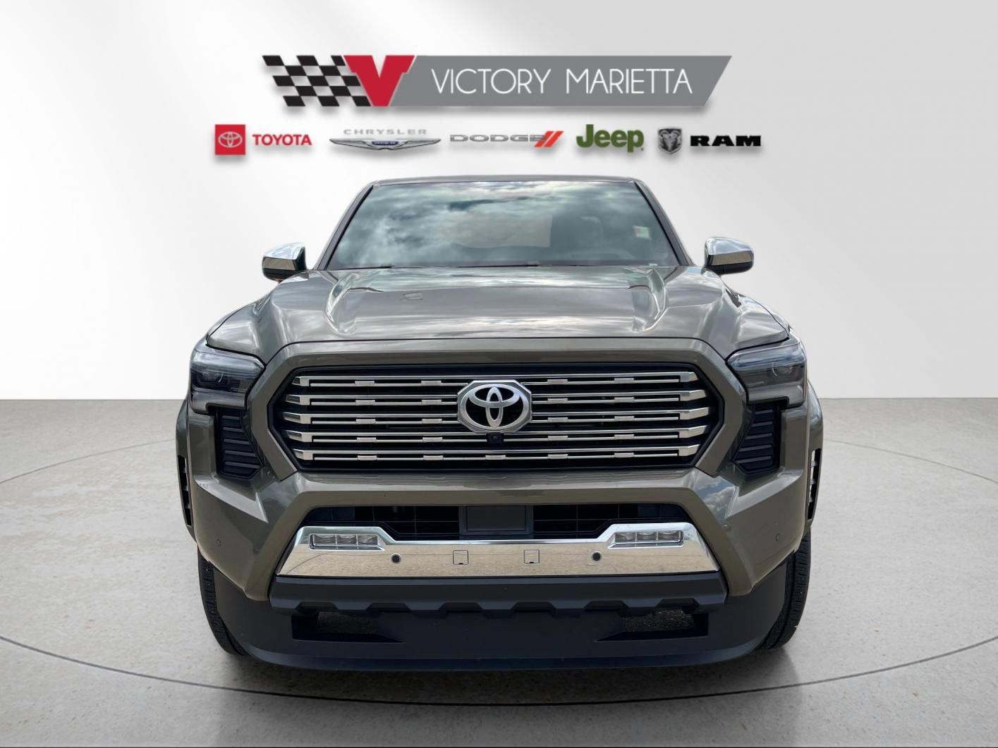 Used 2024 Toyota Tacoma Limited w/ Limited Package (LT) AWD/4WD image 8
