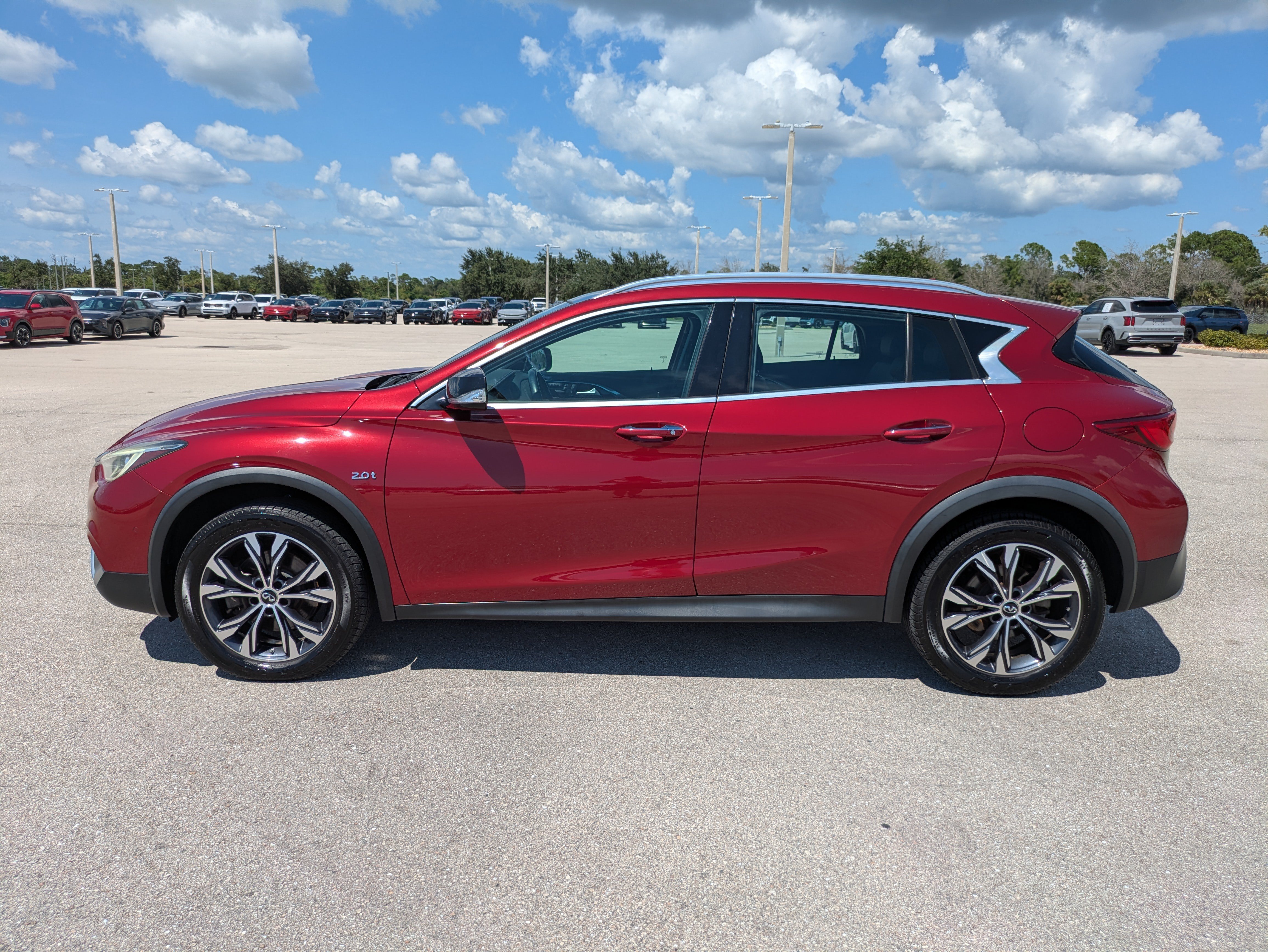 Used 2018 INFINITI QX30 Premium w/ Navigation Package AWD/4WD image 7