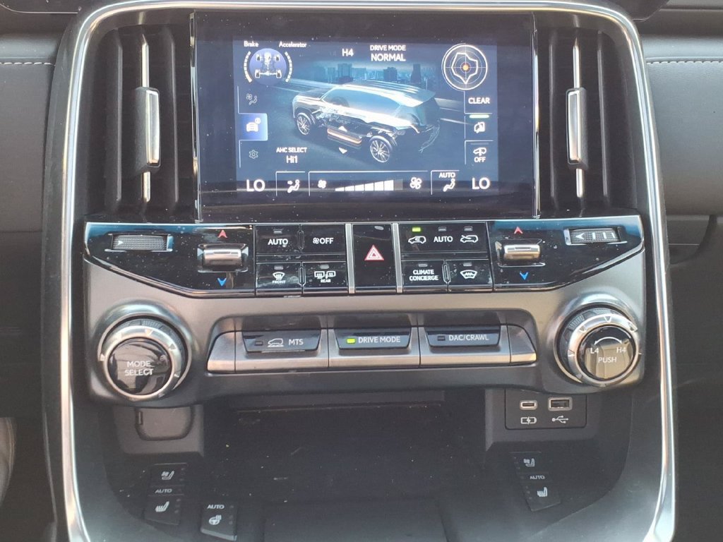 Used 2024 Lexus LX 600 F Sport AWD/4WD image 20
