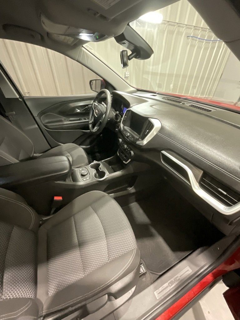 Used 2023 GMC Terrain SLE w/ Driver Convenience Package image 14