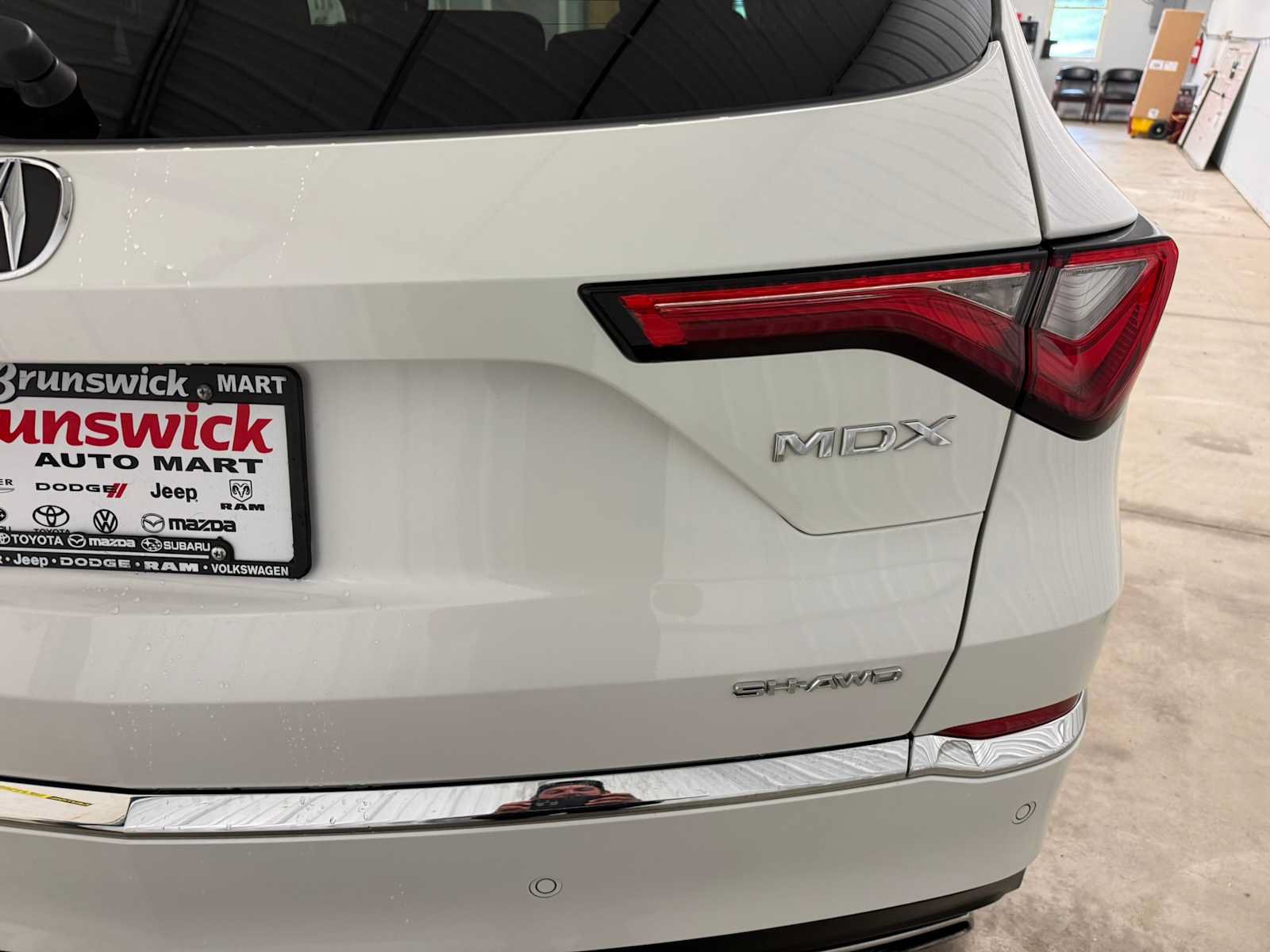 Used 2024 Acura MDX SH-AWD w/ Technology Package image 18