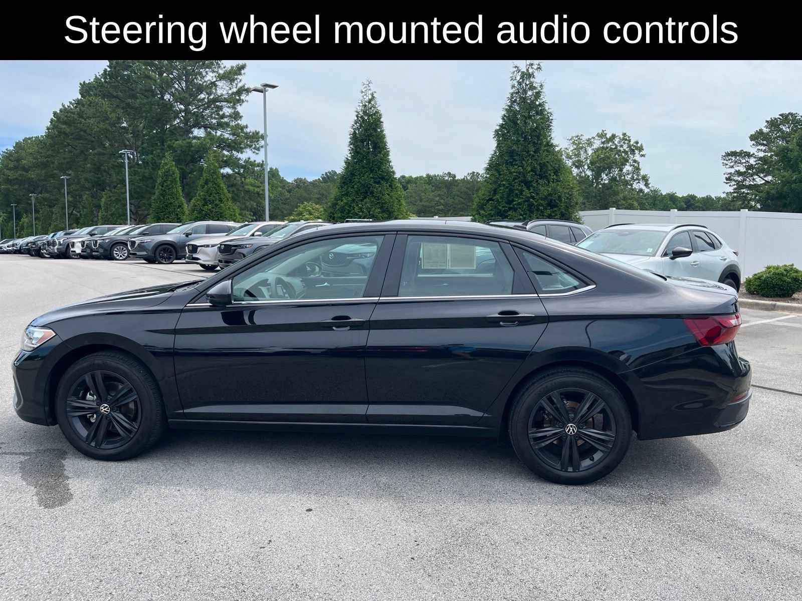 Used 2023 Volkswagen Jetta SE w/ Panoramic Sunroof Package FWD image 7