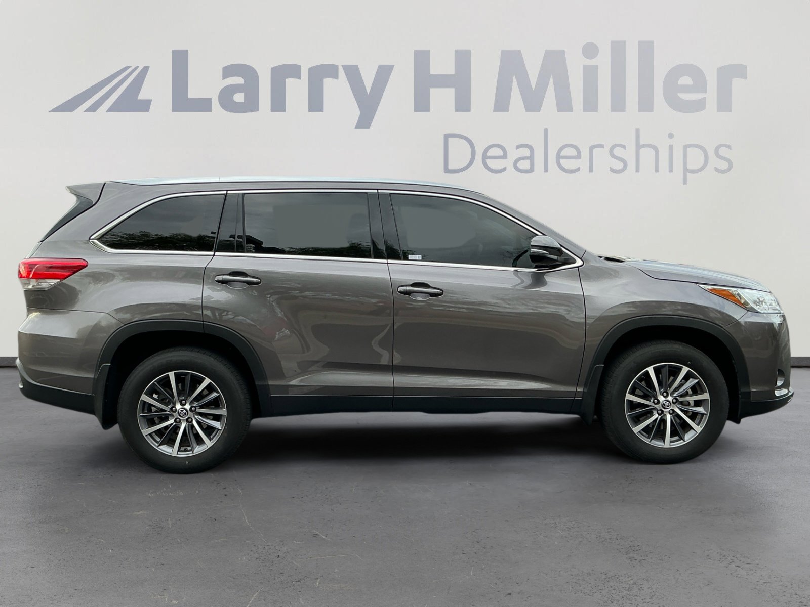 Certified 2019 Toyota Highlander XLE AWD/4WD image 6