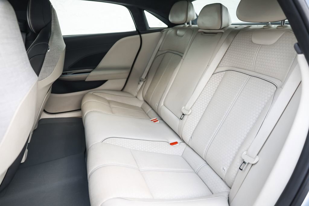 Used 2022 Lucid Air Dream Edition image 32