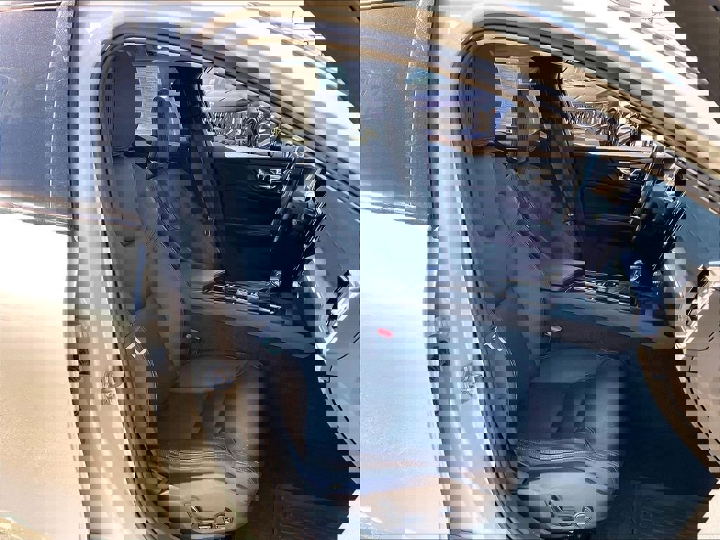 Used 2020 Volvo V60 T5 Cross Country w/ Protection Package image 10