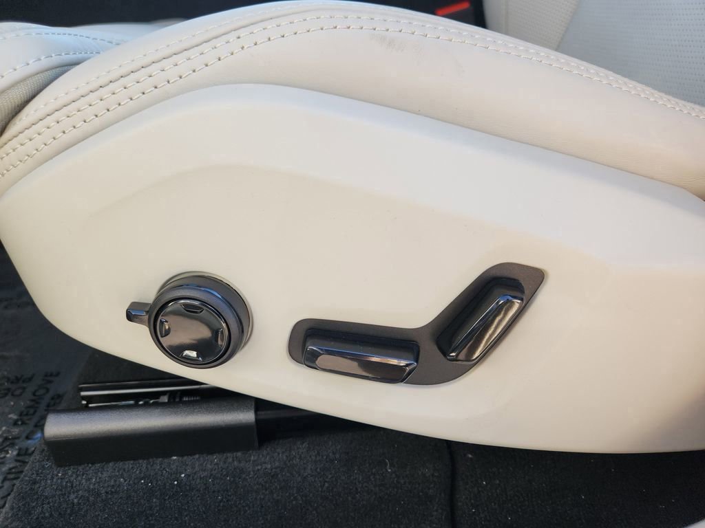 New 2026 Volvo XC60 B5 Ultra w/ Protection Package Premier image 13