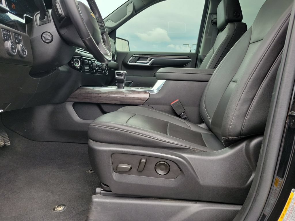 Used 2022 Chevrolet Silverado 1500 LTZ w/ LTZ Convenience Package II AWD/4WD image 19