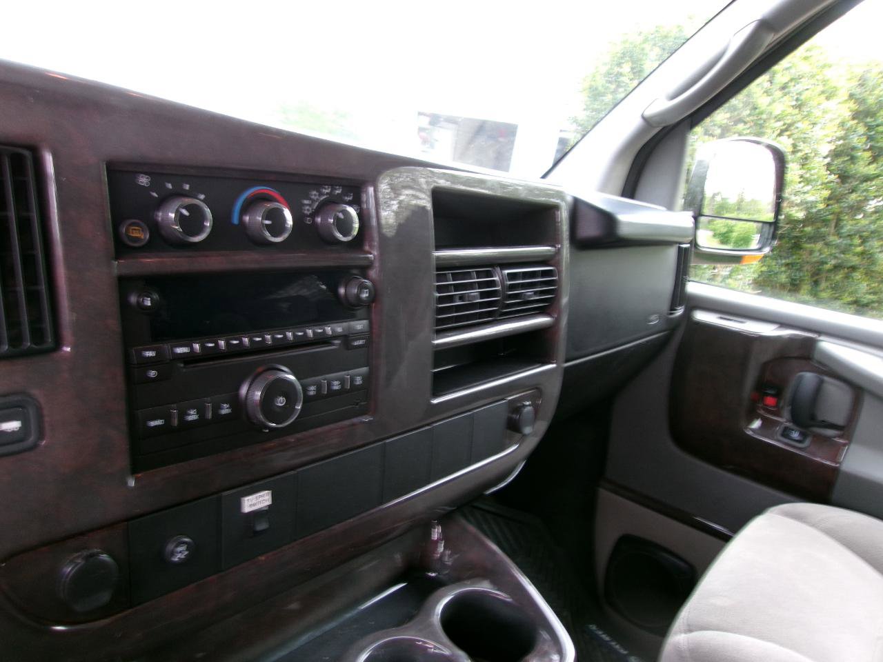 Used 2008 GMC Savana 1500 w/ Preferred Equipment Group RWD image 20