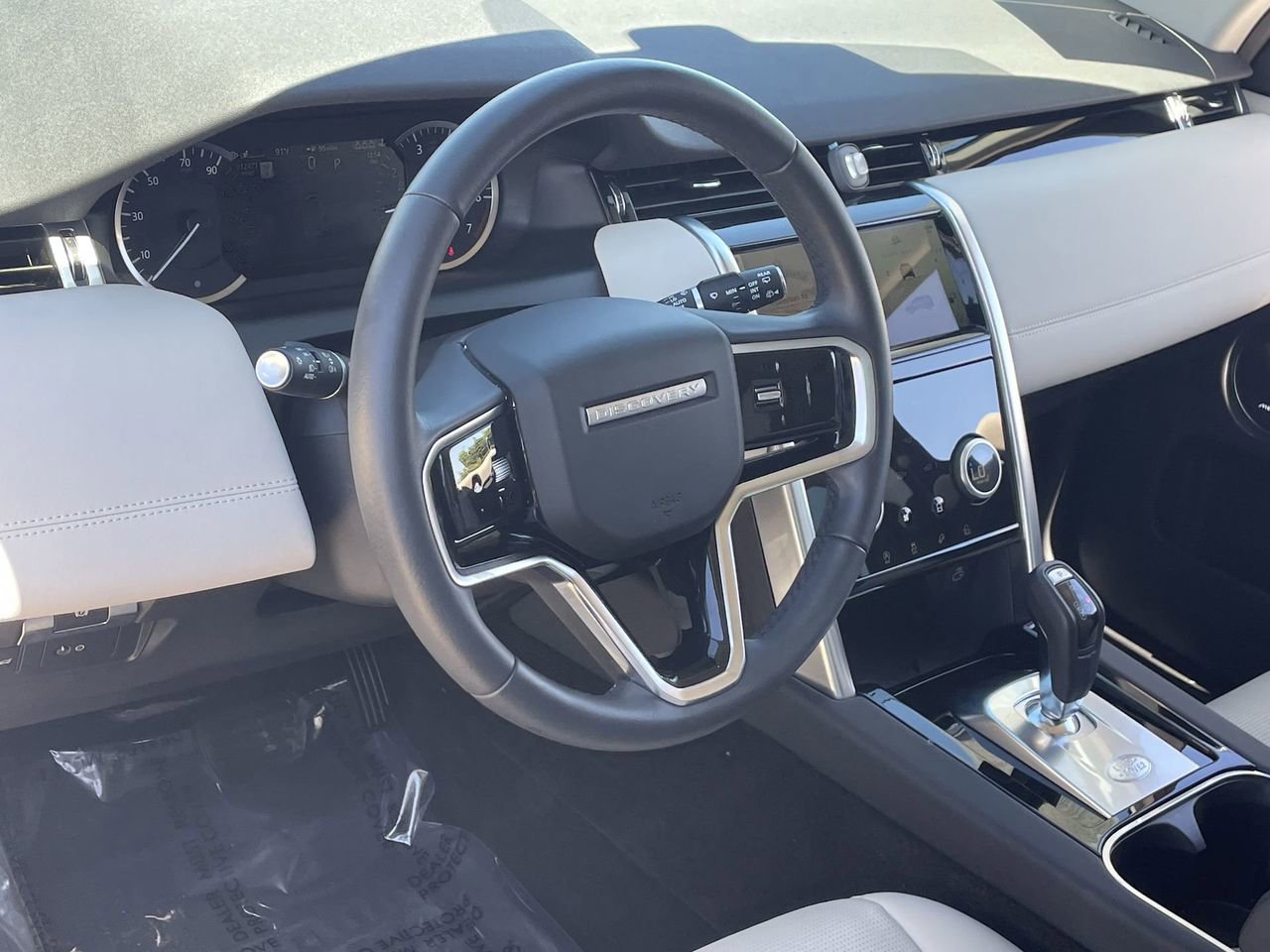 Used 2023 Land Rover Discovery Sport SE image 17