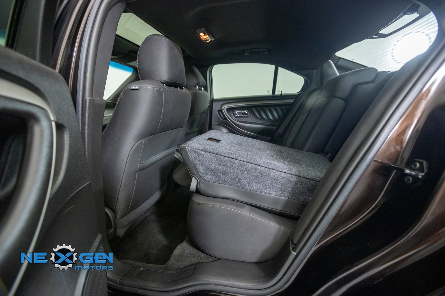 Used 2013 Ford Taurus SEL FWD image 28