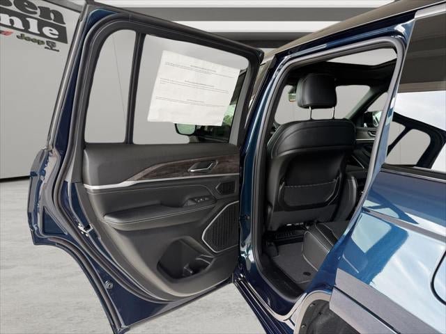 New 2026 Jeep Grand Cherokee Limited AWD/4WD image 17
