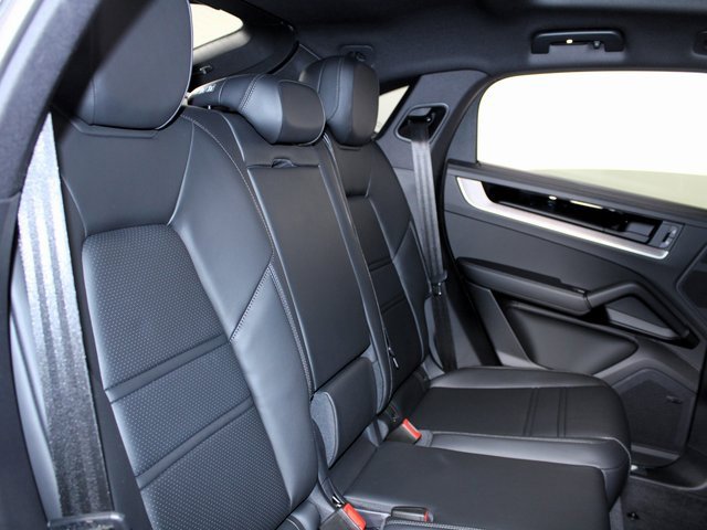 New 2025 Porsche Cayenne Coupe image 22