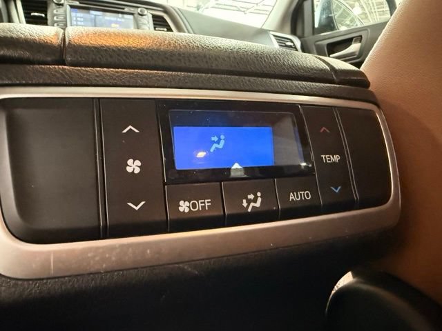 Used 2017 Toyota Highlander AWD V6 image 21