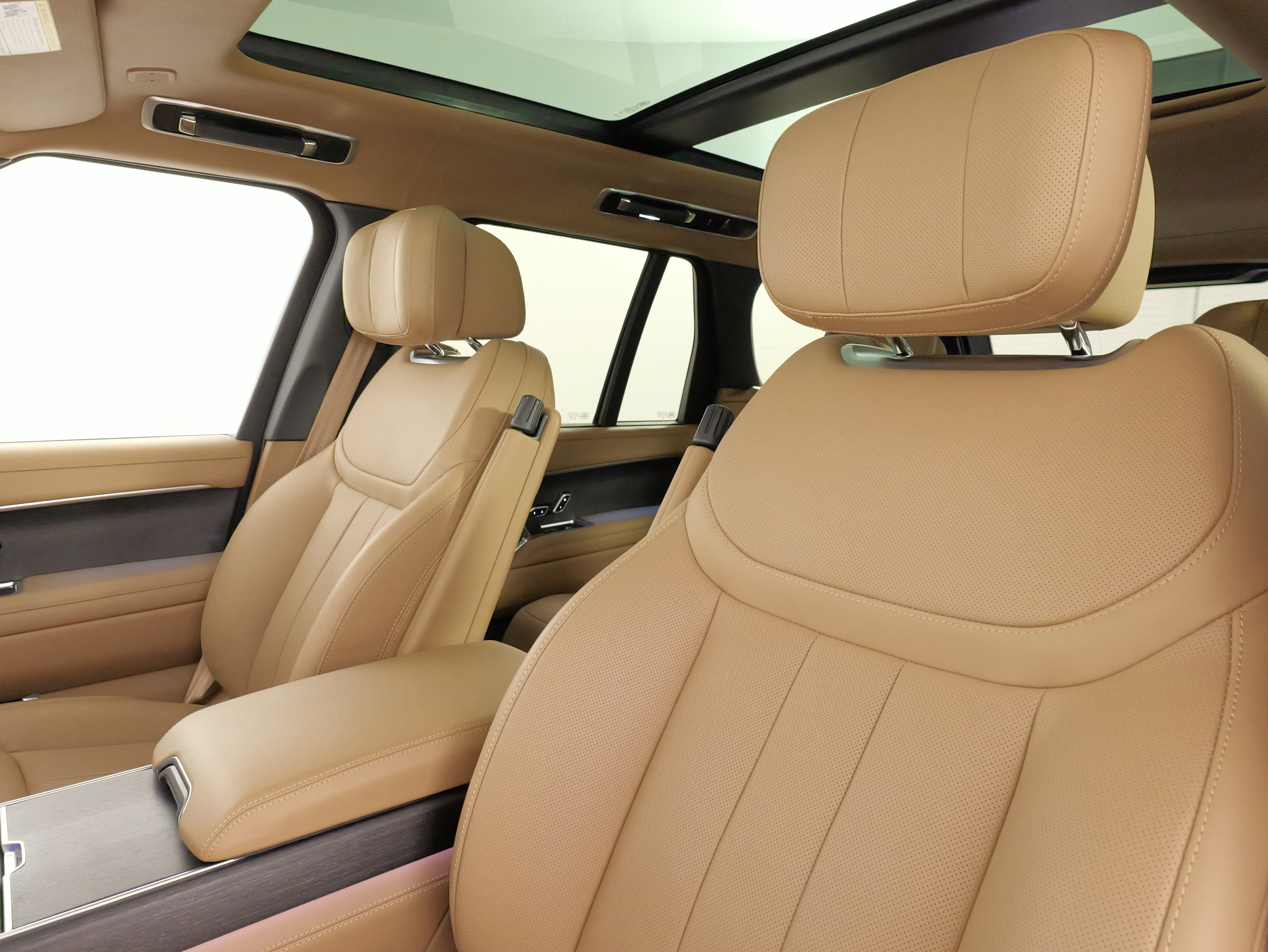 Used 2025 Land Rover Range Rover Autobiography image 33