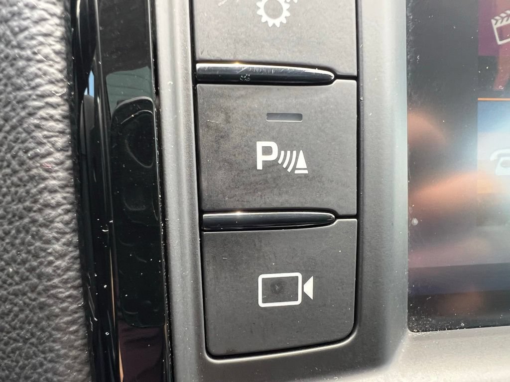 Used 2018 Jaguar XE Premium AWD/4WD image 44