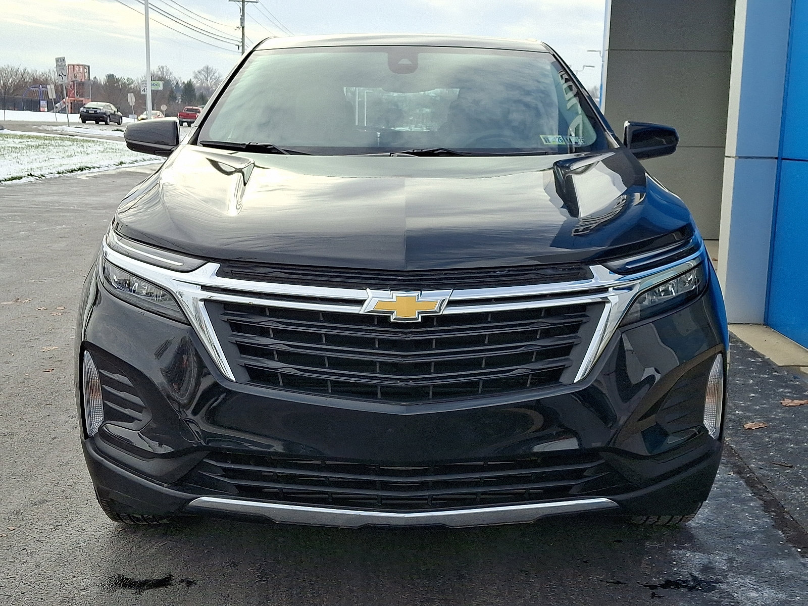 Used 2023 Chevrolet Equinox LT image 2
