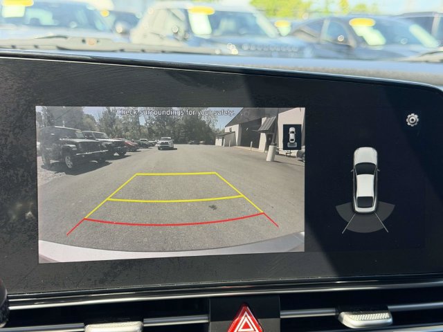 Used 2021 Hyundai Elantra Limited FWD image 18