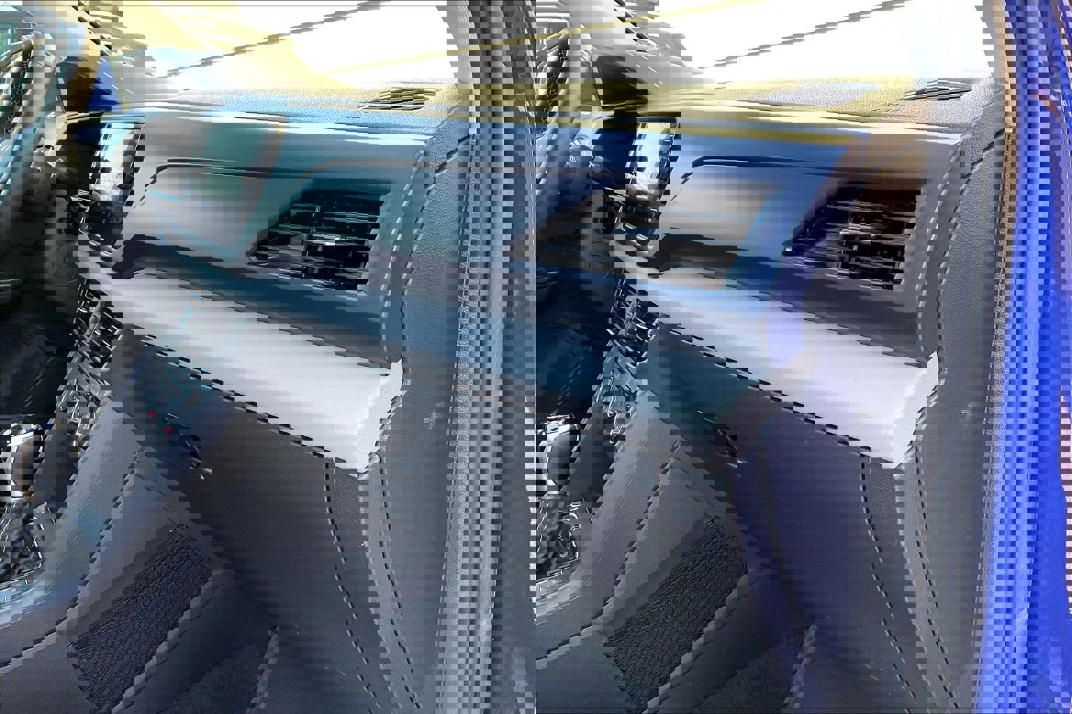 Certified 2022 Volkswagen Taos SE w/ Panoramic Sunroof Package image 16