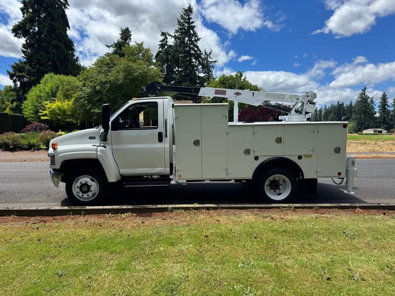 Used 2005 GMC TopKick C4500 2WD Regular Cab image 4