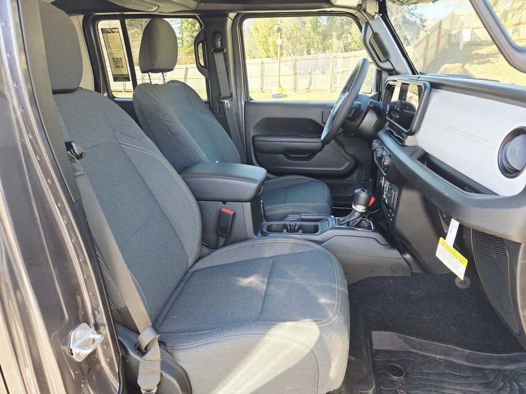 Certified 2025 Jeep Gladiator Sport image 16