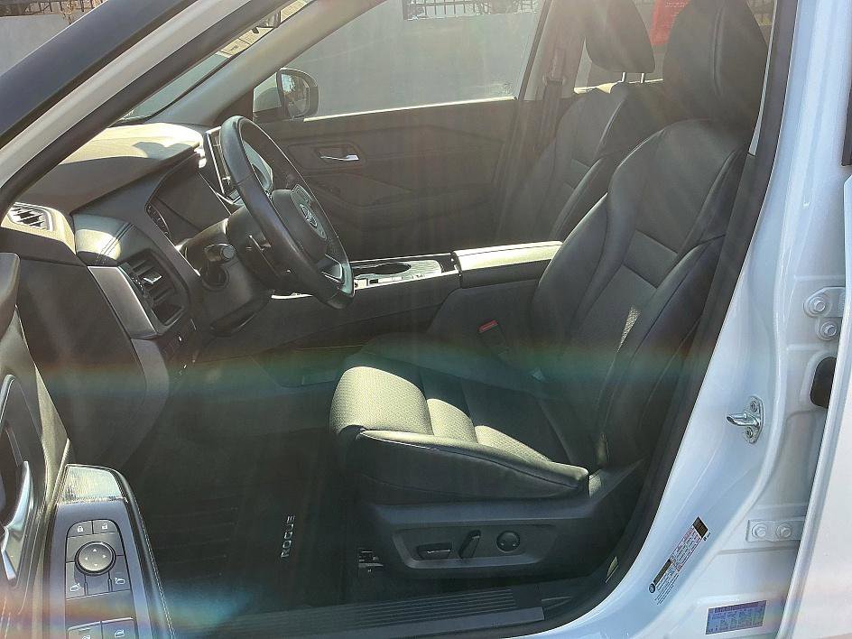 Certified 2023 Nissan Rogue SV w/ SV Premium B Package image 12