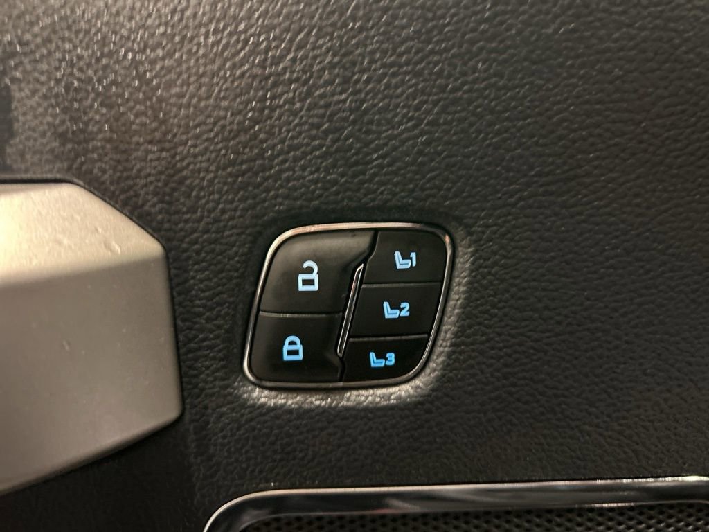 Used 2022 Ford F250 Lariat w/ Black Appearance Package image 31