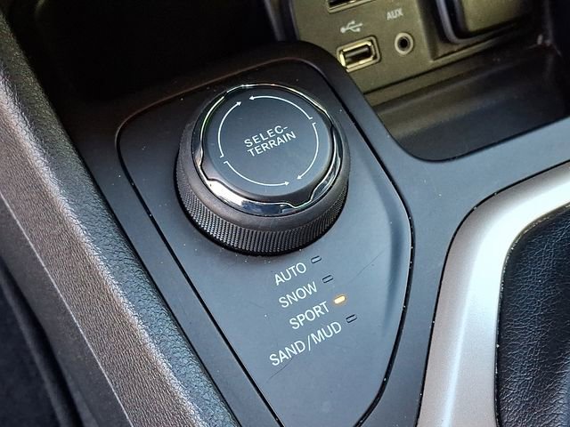 Used 2016 Jeep Cherokee Limited AWD/4WD image 26