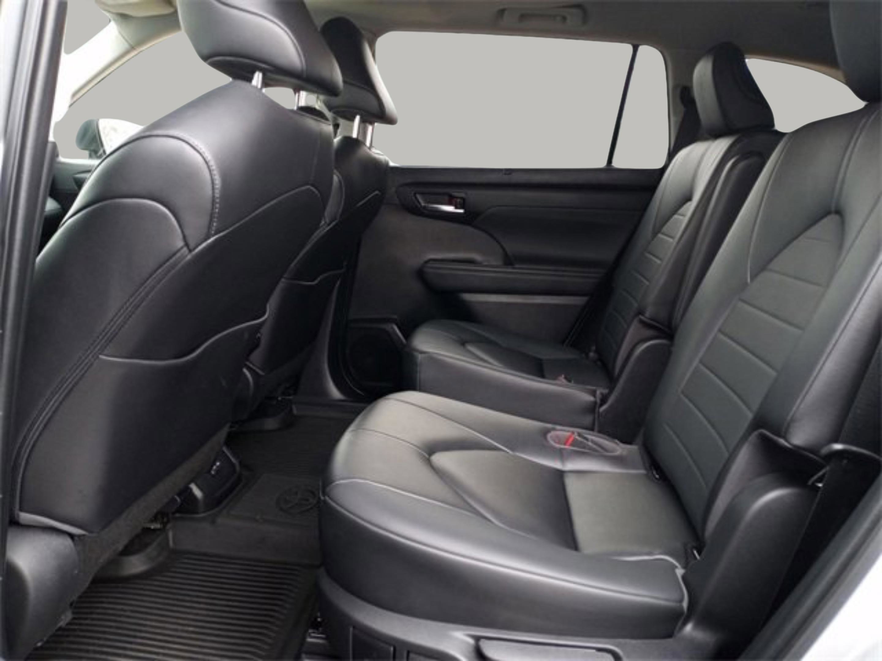 Used 2023 Toyota Highlander XLE AWD/4WD image 27