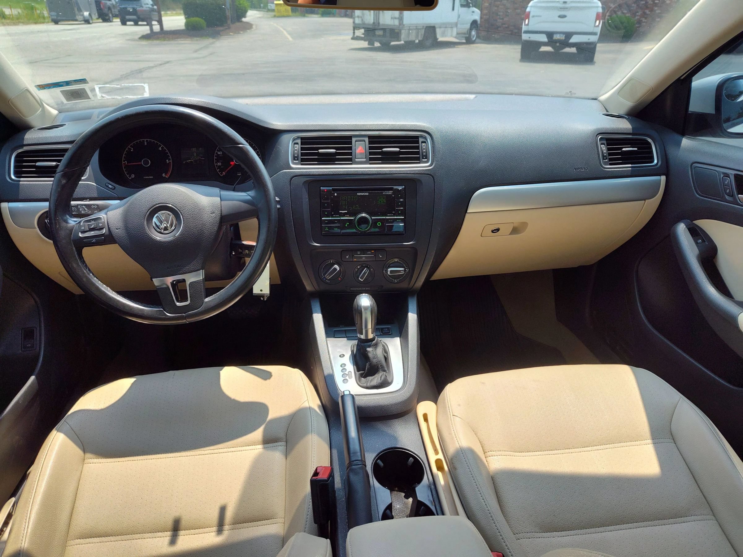 Used 2011 Volkswagen Jetta TDI FWD image 11