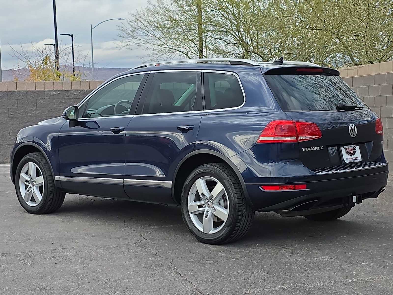 Used 2014 Volkswagen Touareg Lux image 7