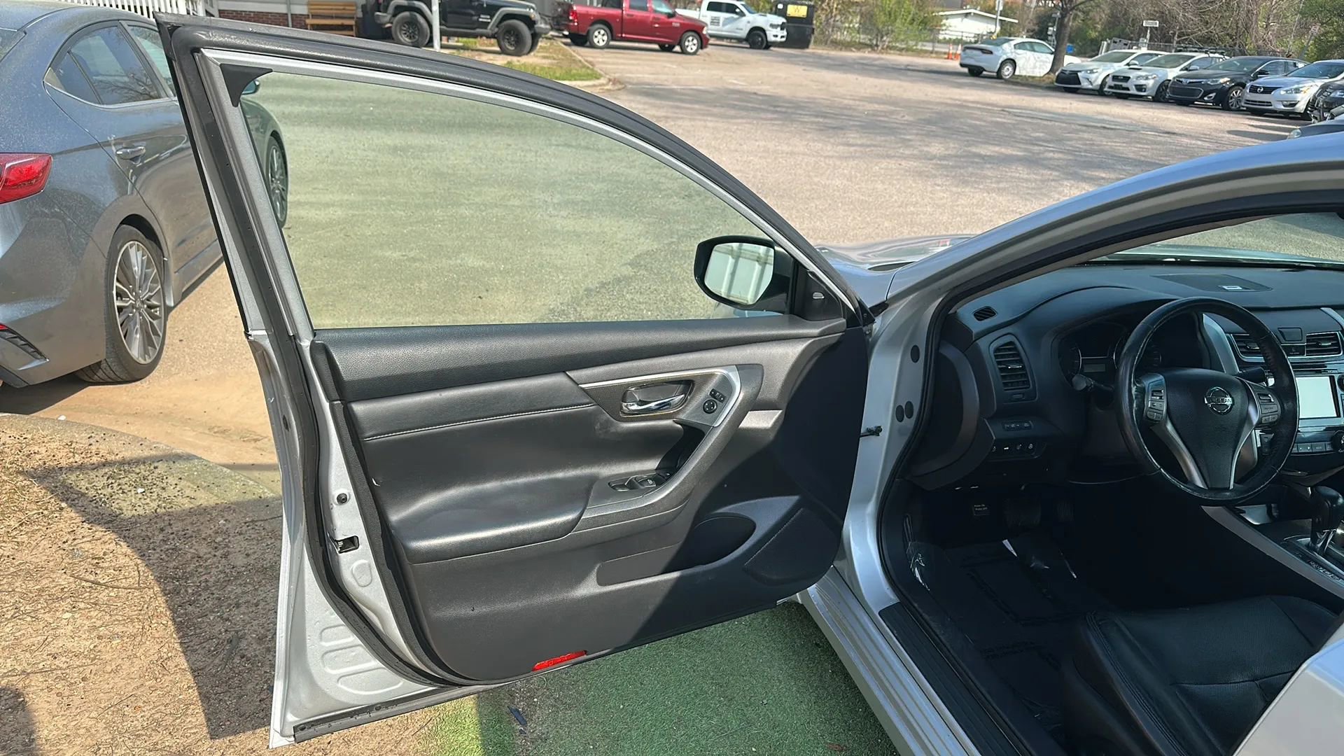 Used 2015 Nissan Altima 2.5 SL w/ Technology Package image 15